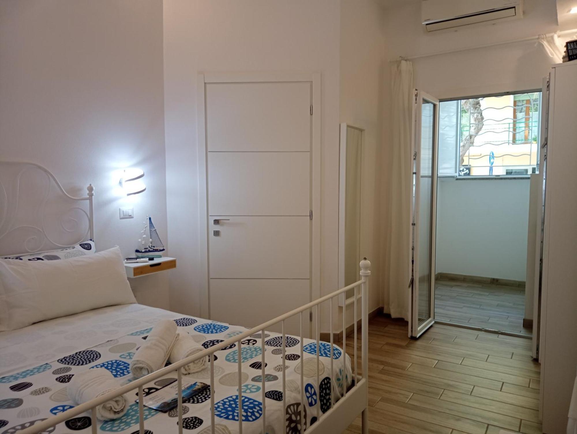 White Shell Rooms Accomodation Fast Check-In Alghero Kültér fotó